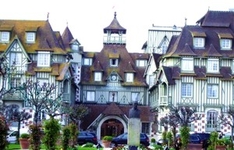Architektur und Bauwerke in der Normandie
