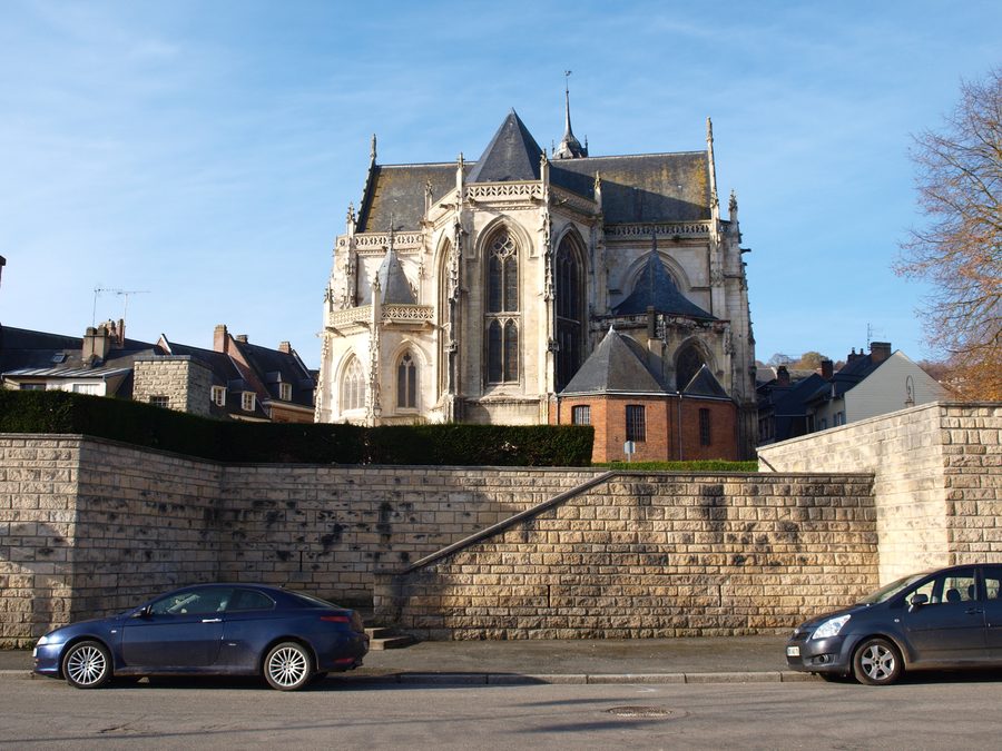 Außenansicht der Kirche Saint-Pierre-Saint-Paul in Aumale