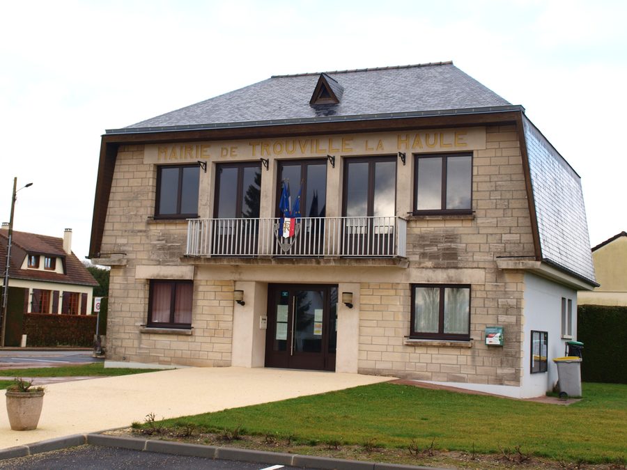 Mairie von Trouville-la-Haule im Département Eure