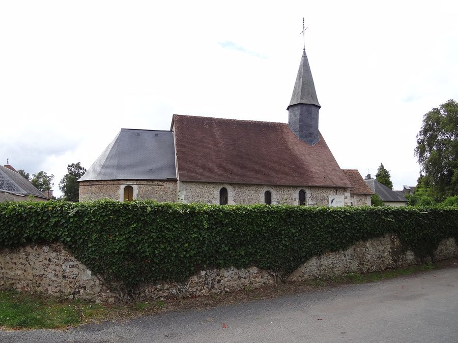 Vue extérieure de l'église Saint-Martin au Thuit dans l'Eure