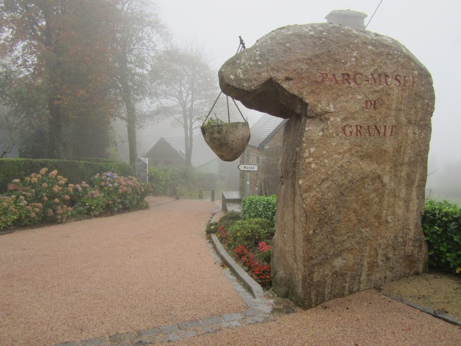 Parc-Musée du Granit in Saint-Michel-de-Montjoie im Département Manche