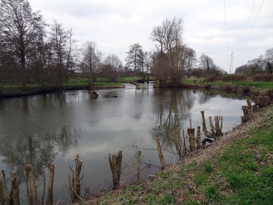 Becquet de l’Iton, historisches Wasserbauwerk in Bourth