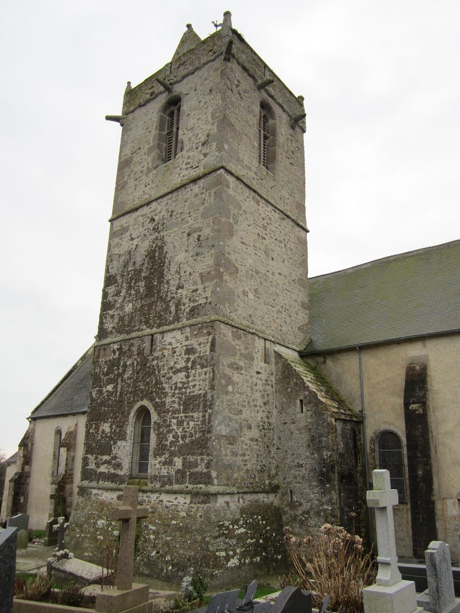 Befestigter Kirchturm der Kirche Notre-Dame de Morsalines