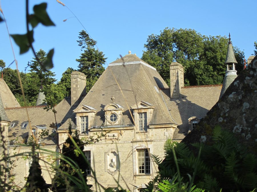 Frontansicht des Château de Servigny in Yvetot-Bocage