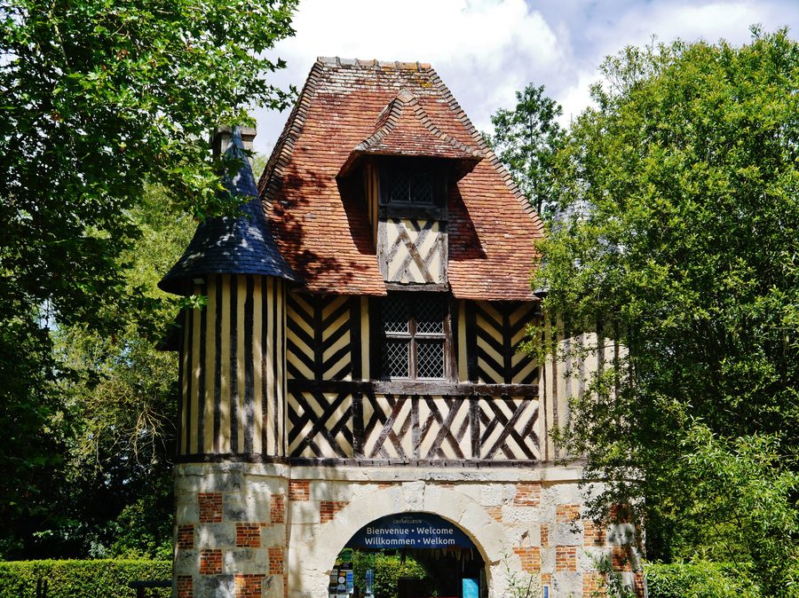 Gatehouse of Crèvecœur-en-Auge Castle, Crèvecœur-en-Auge, Department of Calvados, Region of Normandy, France