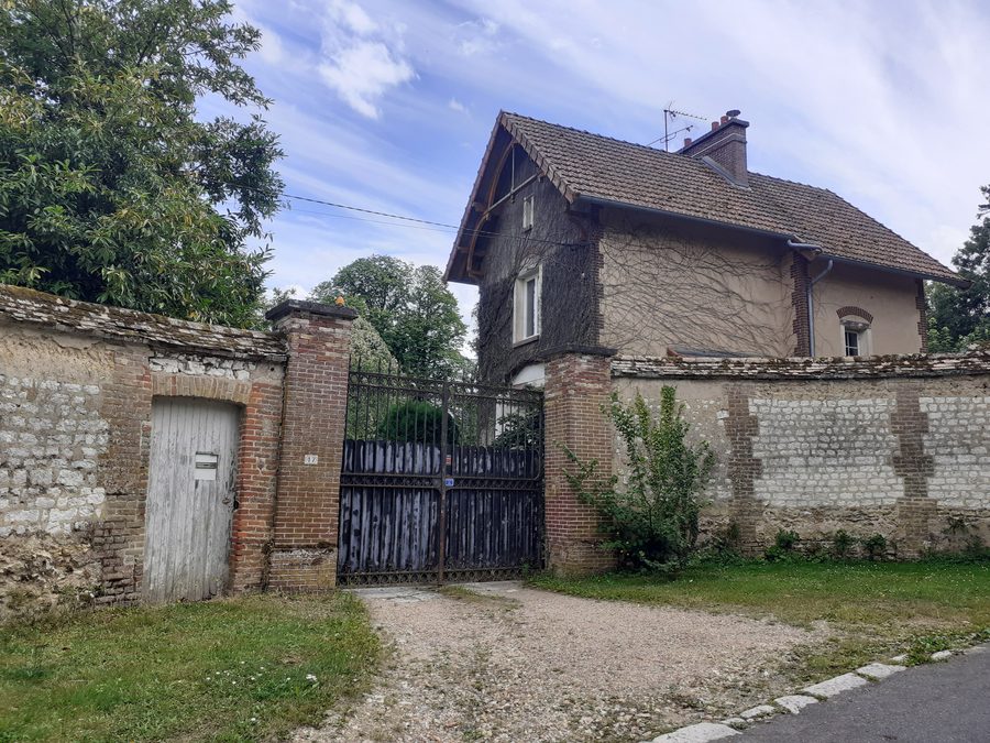 Wohnhäuser in Saint-Pierre-la-Garenne im Département Eure in der Normandie
