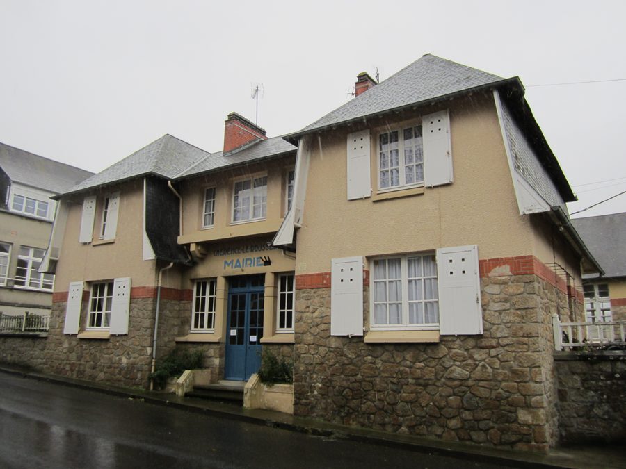 Rathaus von Chérencé-le-Roussel im Département Manche