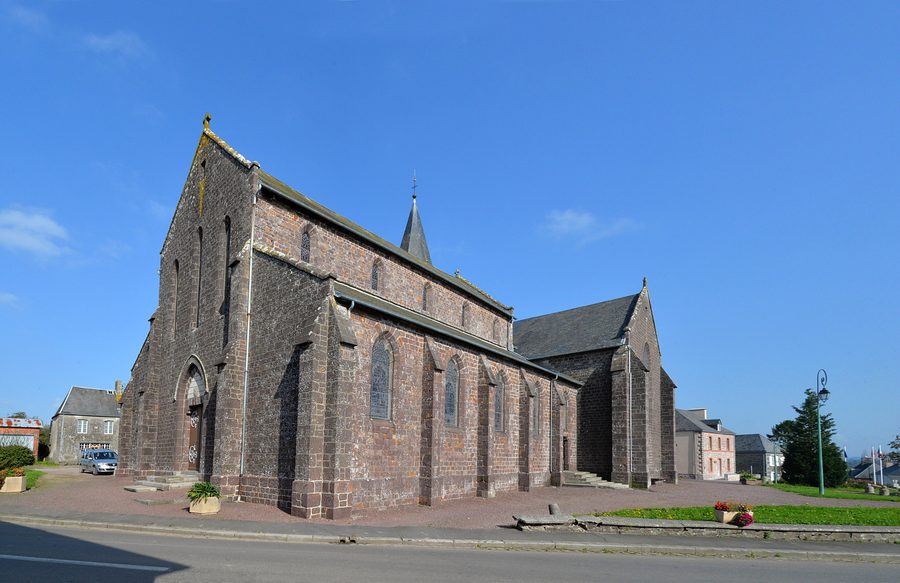 Kirche Saint-Denis in Saint-Denis-le-Gast, Ansicht von Südwesten