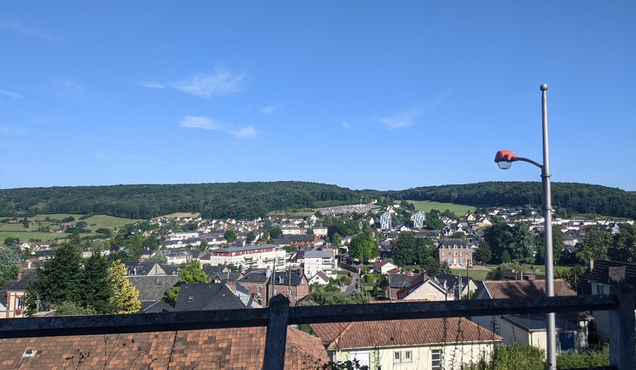 Vue de Montville depuis la gare