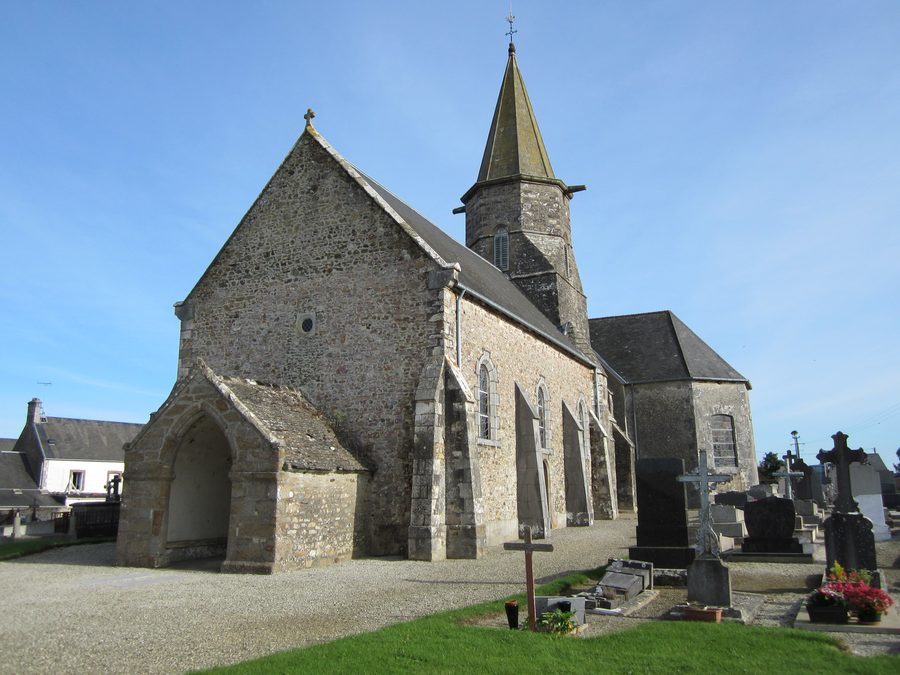Außenansicht der Kirche Saint-Martin in Montsurvent im Département Manche