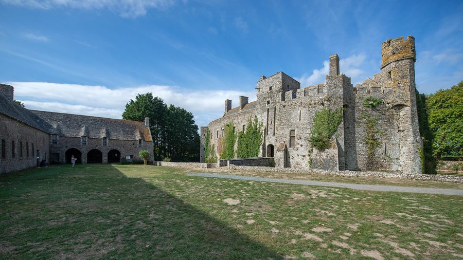 Château de Pirou in der Normandie