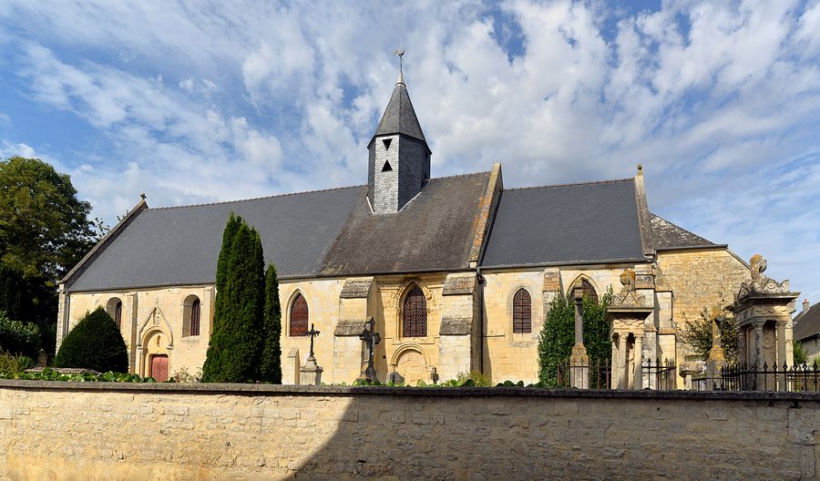 Vue sud de l'église Notre-Dame de la Nativité de Loucelles
