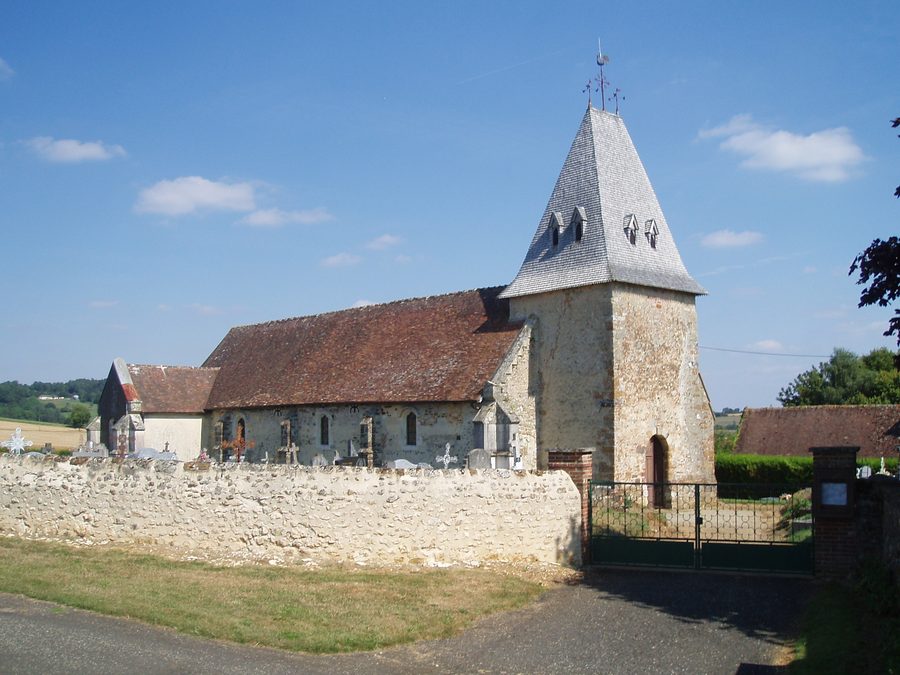 Kirche Saint-Denis im Ortskern von Mahéru im Département Orne