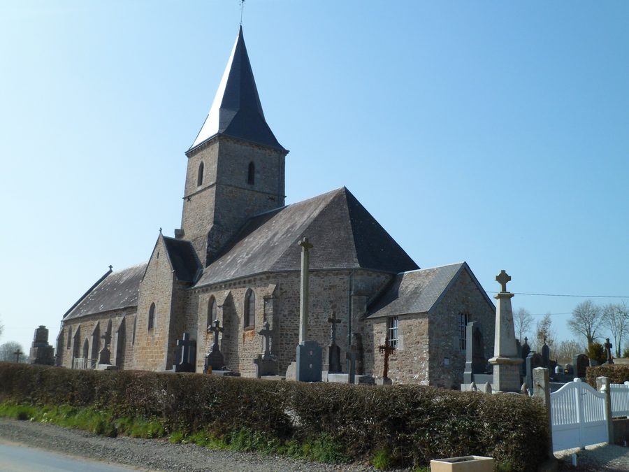 Außenansicht der Kirche Saint-Pierre in Le Guislain