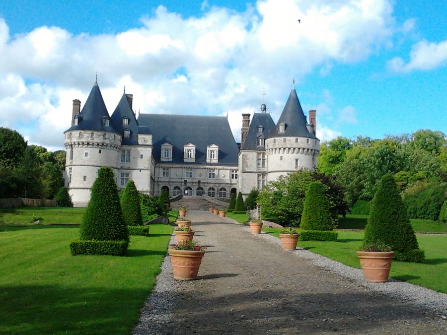 Außenansicht des Château de Mesnières-en-Bray in Mesnières-en-Bray