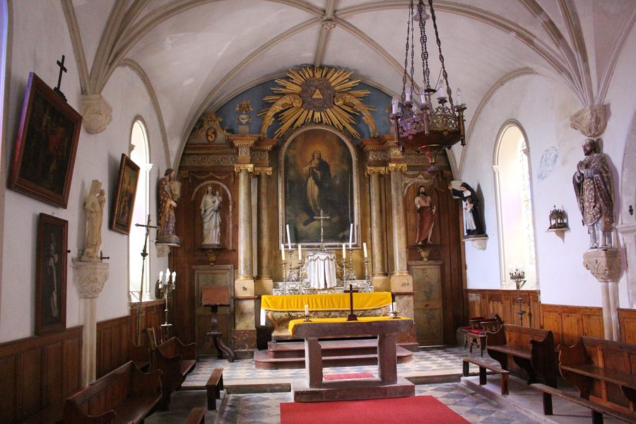 Chorraum der Kirche Notre-Dame in Le Vicel im Département Manche