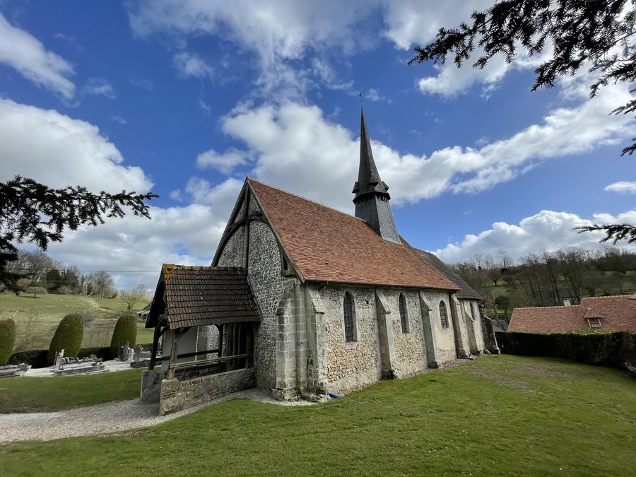 Église Notre-Dame de Druval in der Gemeinde Beaufour-Druval im Département Calvados