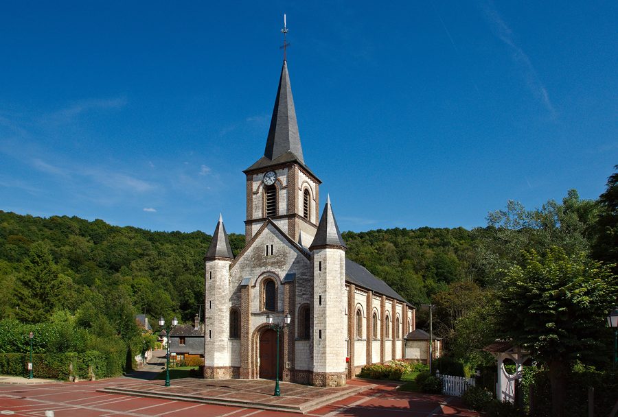 Seitliche Ansicht der Église Saint-Martin in Saint-Martin-du-Vivier