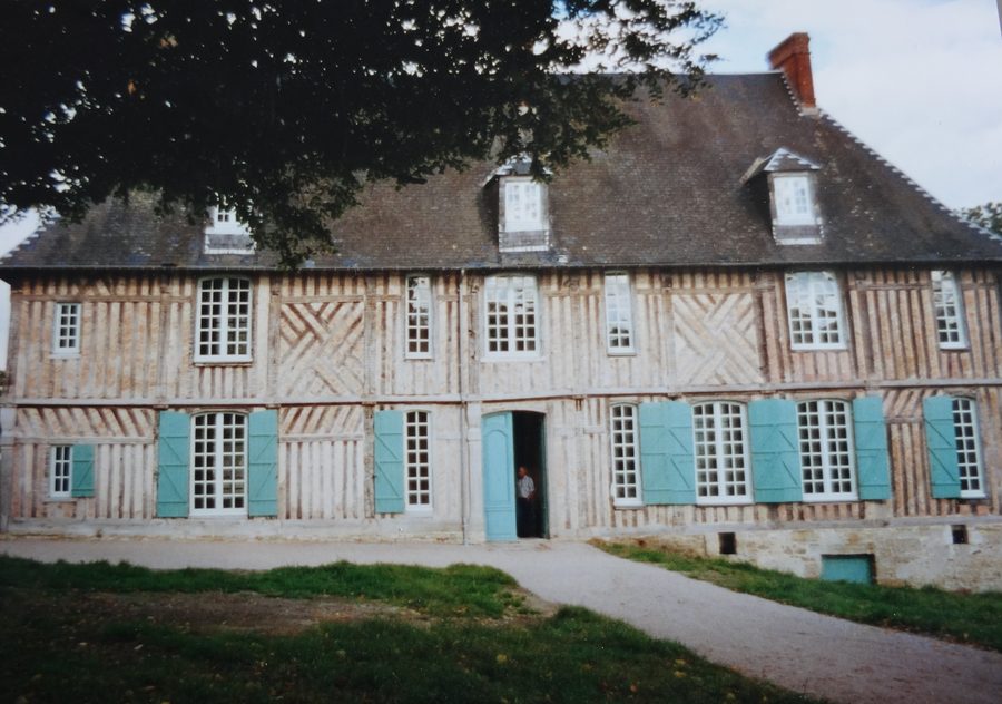 Historischer Manoir de Cauvigny beziehungsweise Château Corday in Le Renouard