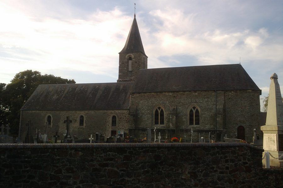 Außenansicht der Église Notre-Dame de Gourfaleur in Gourfaleur