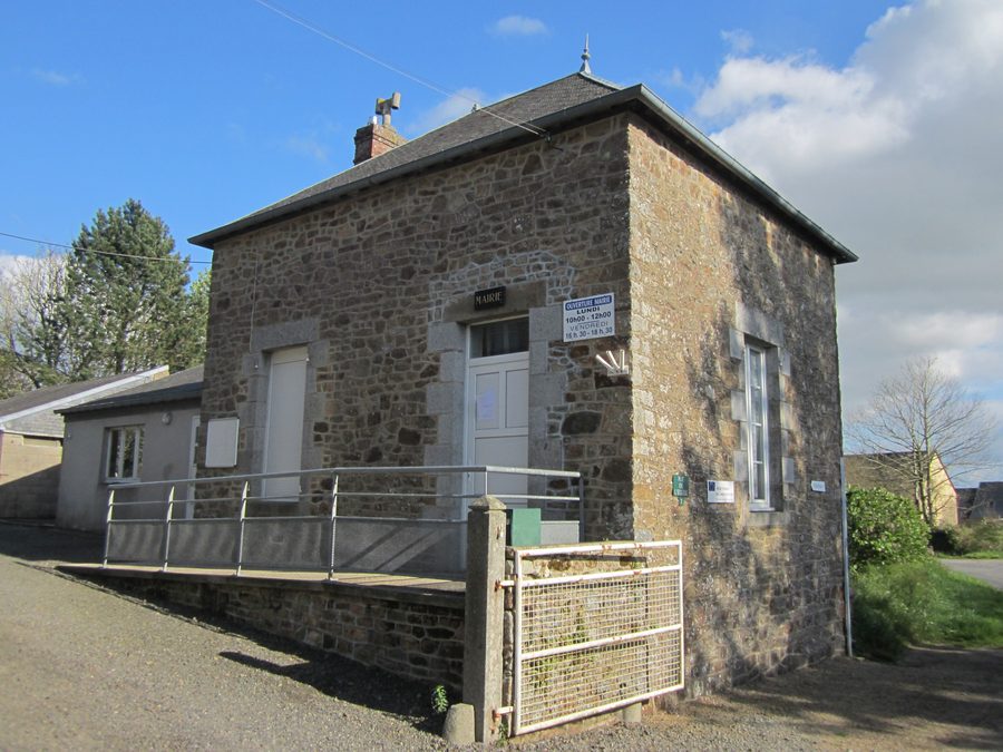 Rathaus von Le Luot im Département Manche