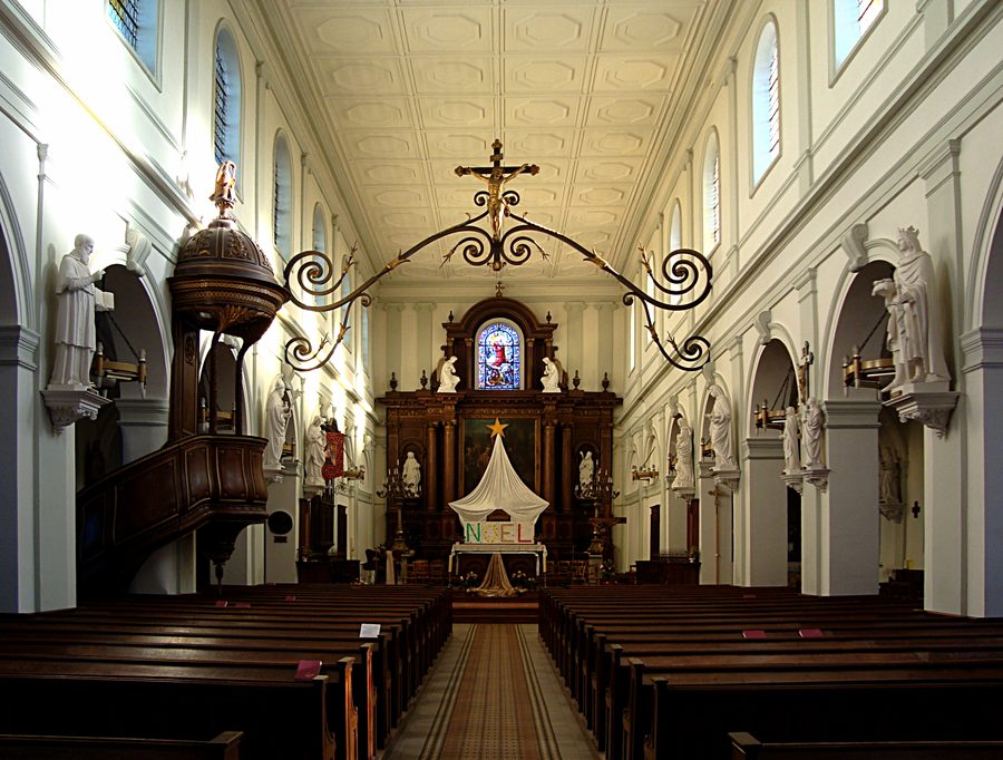 Kirchenschiff der Kirche von Saint-Romain-de-Colbosc
