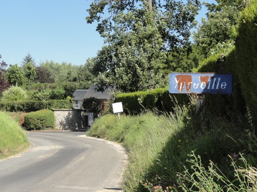 Entrée d’Angerville-la-Martel depuis Ypreville