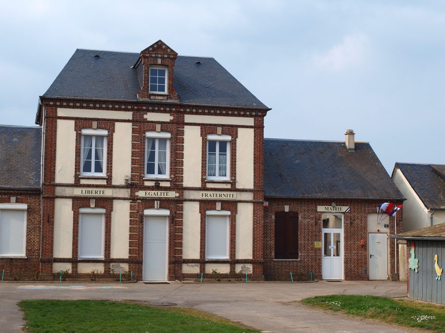 Mairie-école in Corneuil im Département Eure