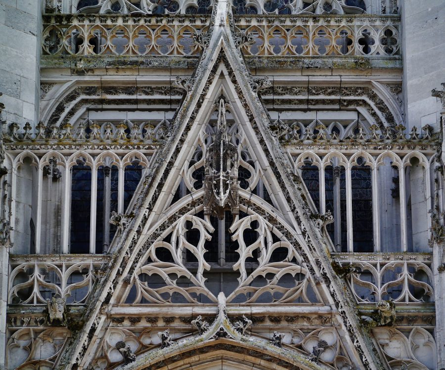 Wimperg an der Nordseite der Kathedrale Notre-Dame d’Évreux