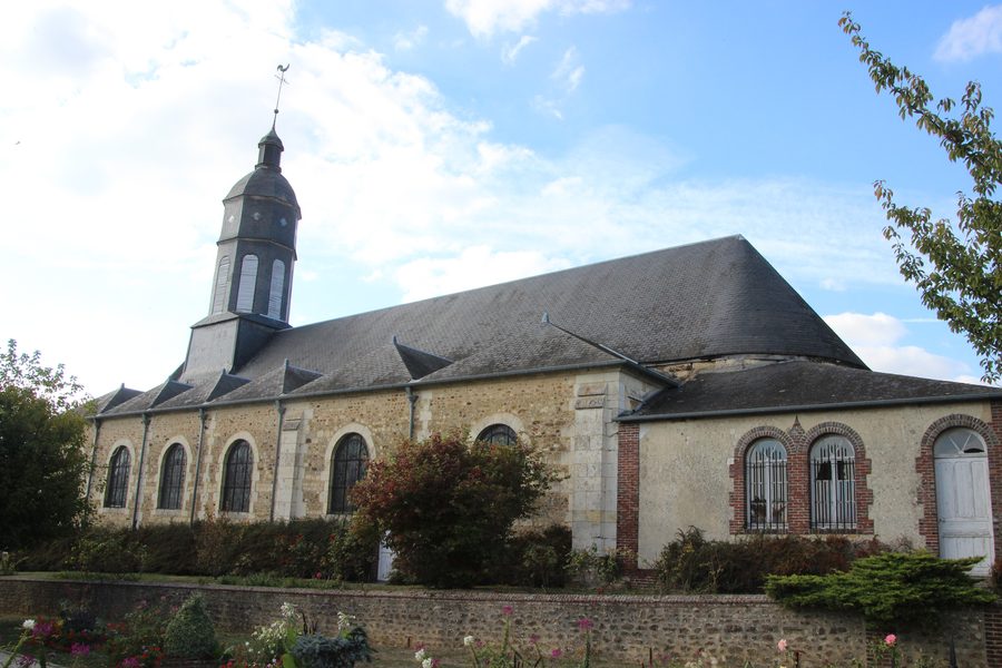 Kirche von Bazoches-sur-Hoëne in der Normandie