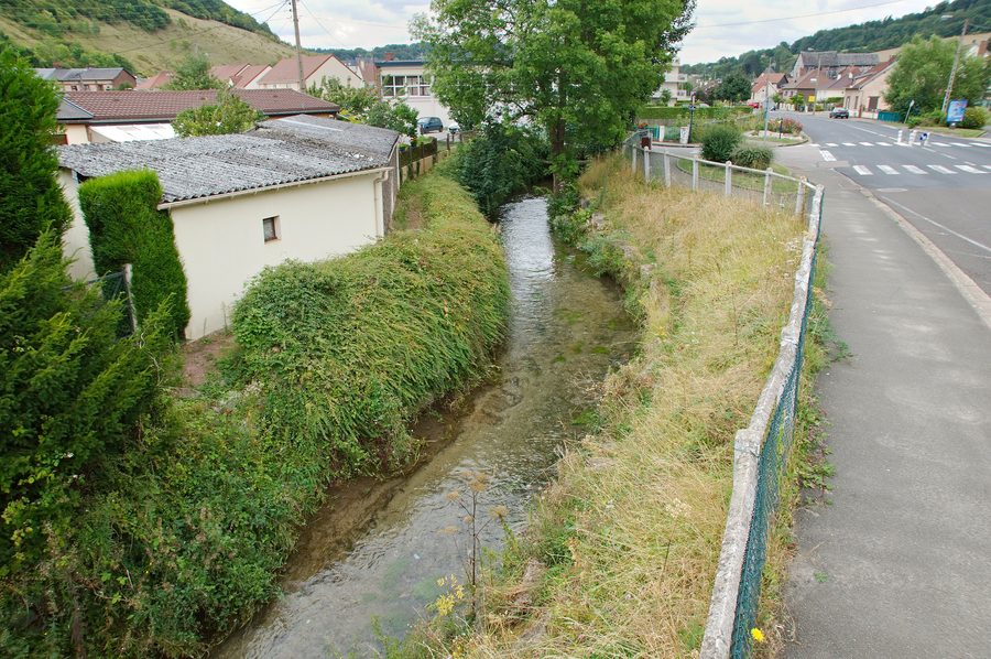 Die Aubette an der Route de Lyons-la-Forêt in Saint-Léger-du-Bourg-Denis