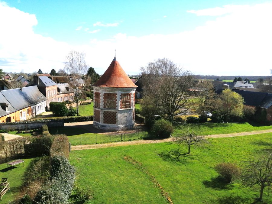 Boos, vue du pigeonnier et paysage vers l'est