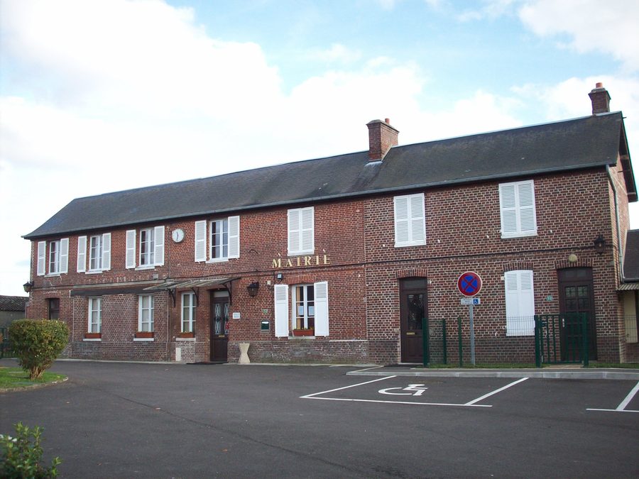 Mairie de Rosay-sur-Lieure située sur le plateau