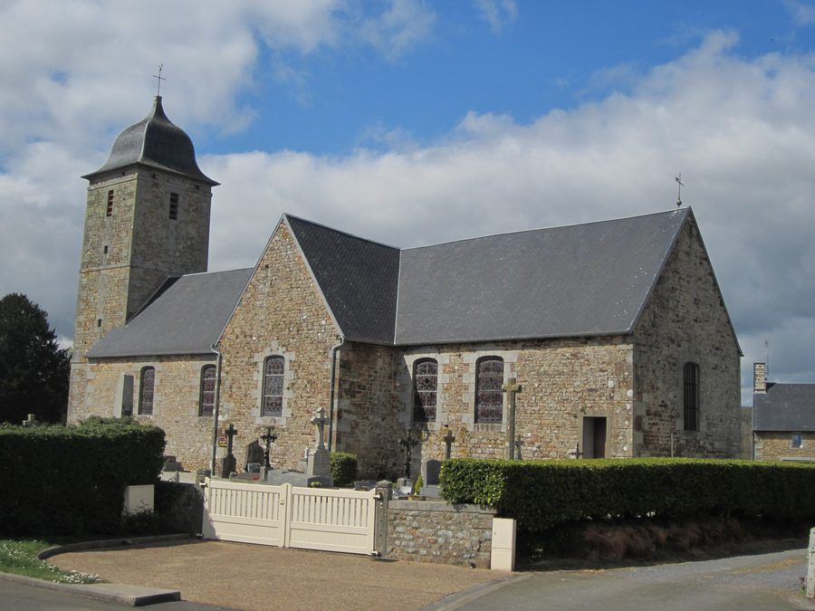 Außenansicht der Église Saint-Barthélemy in Bourguenolles im Département Manche