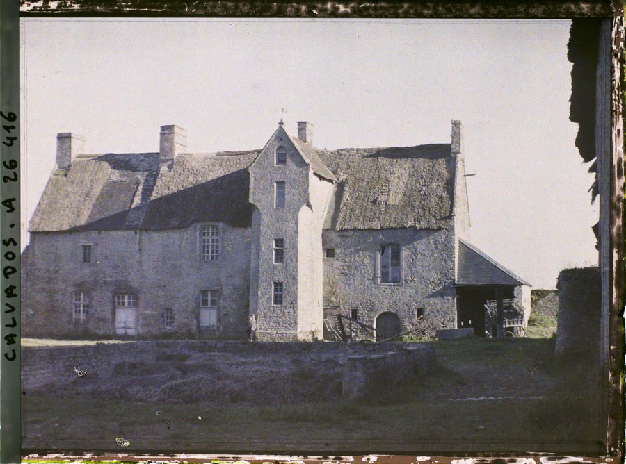 Historischer strohgedeckter Bauernhof in Englesqueville-la-Percée