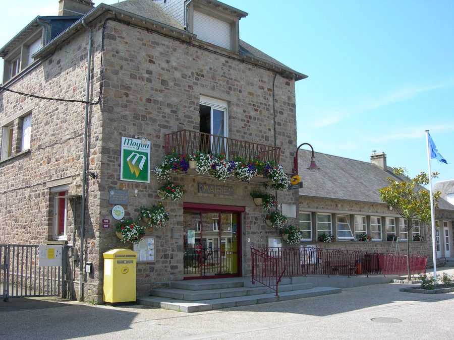 Mairie de Moyon, dans la Manche, en Normandie