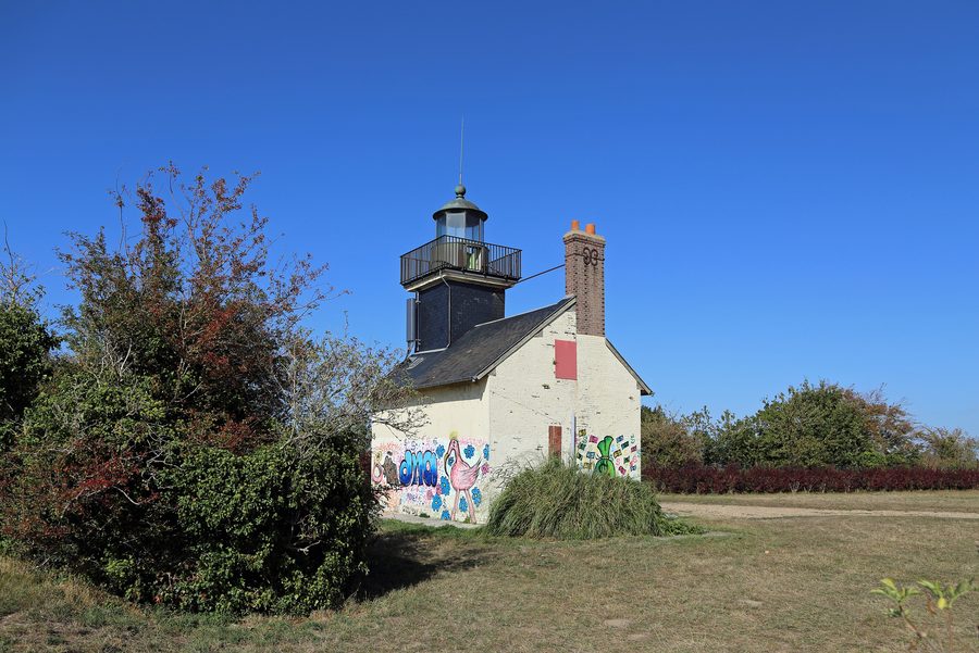 Saint-Samson-de-la-Roque (Eure department, France): La Roque lighthouse