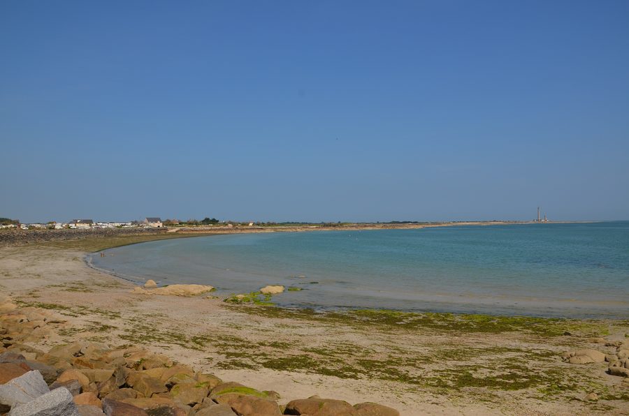 Blick auf die Pointe de Barfleur und den Phare de Gatteville an der Küste der Normandie