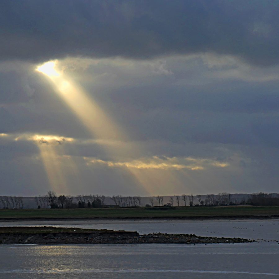 Der Couesnon an seiner Mündung am Mont-Saint-Michel in der Normandie