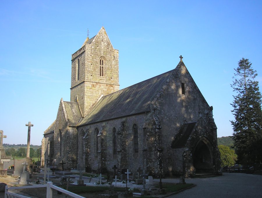 Außenansicht der Kirche Saint-Martin in La Lande-d'Airou