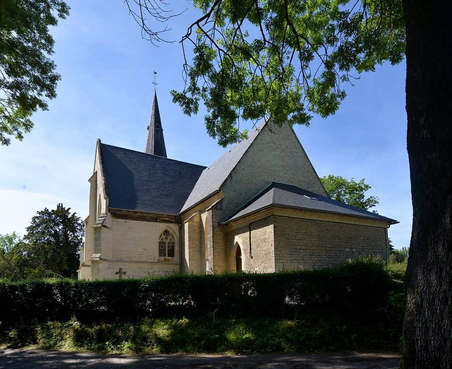 Kirche Saint-Étienne in Saint-Étienne-la-Thillaye, Ansicht von Südosten