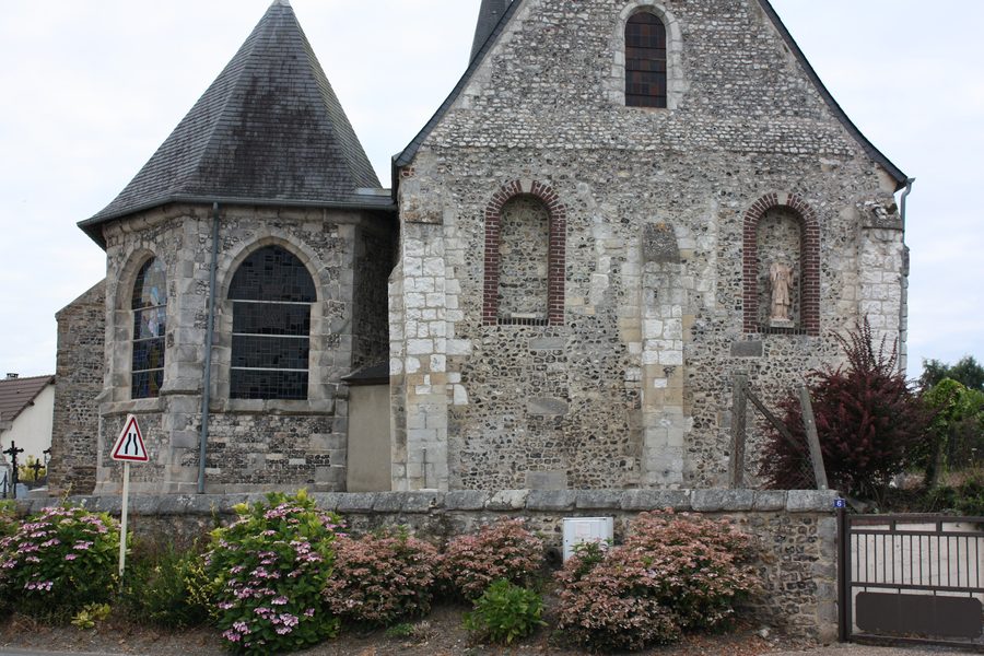Kirche Saint-Martin in Martin-Église, Ansicht von Osten