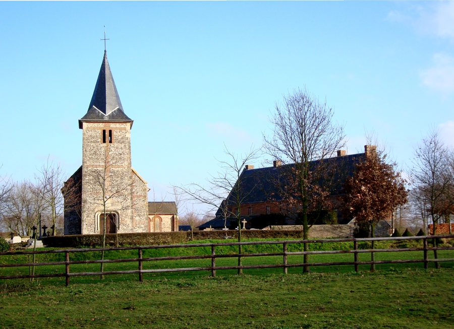 Kirche und Manoir de Vertot in Bennetot im Département Seine-Maritime