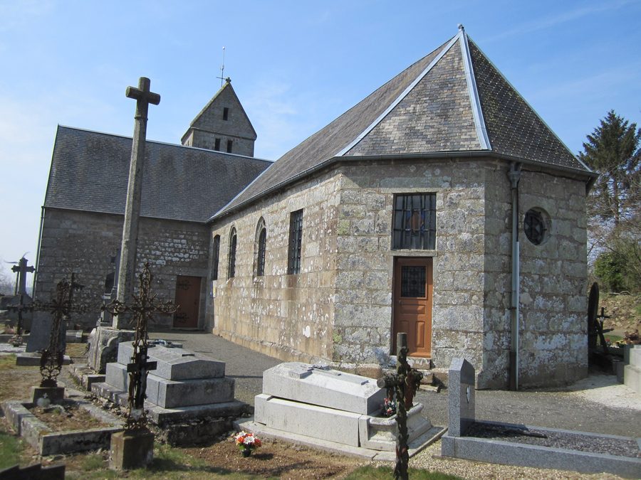 Kirche Saint-Cyr-et-Sainte-Julitte in La Chapelle-Cécelin
