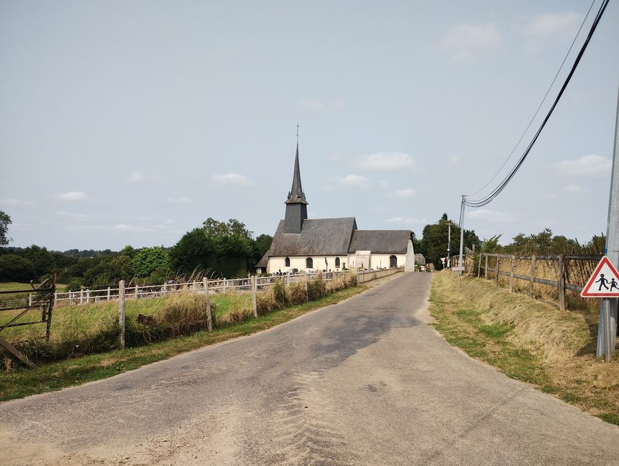 Église Saint-Sulpice in La Goulafrière im Département Eure