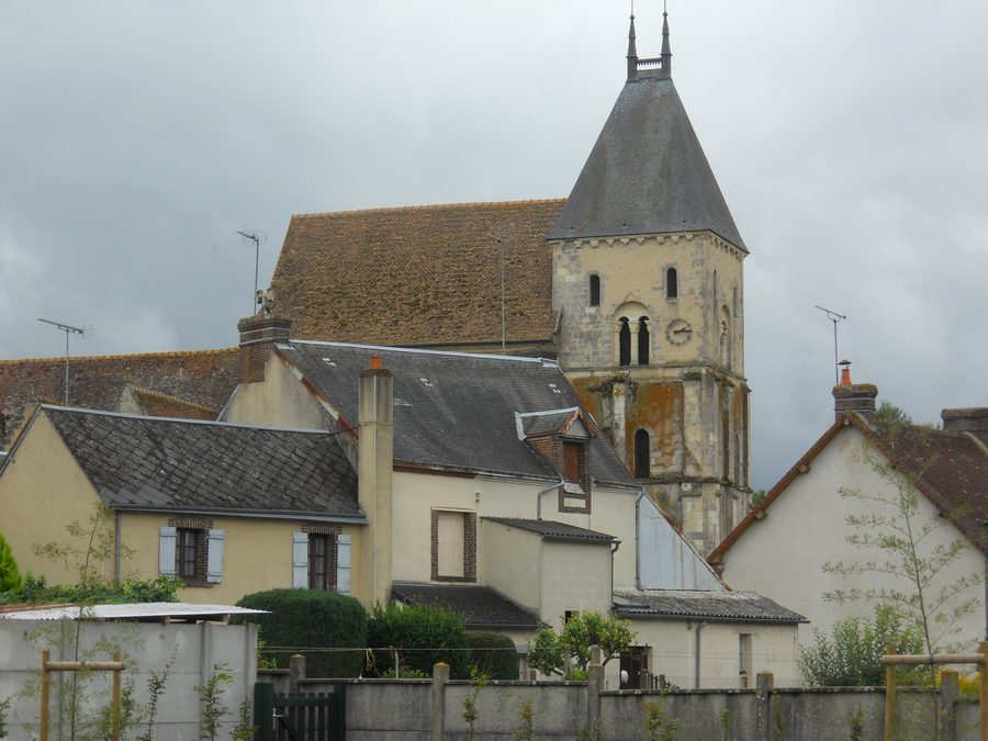 Außenansicht der Église Saint-Pierre-ès-Liens in Ceton