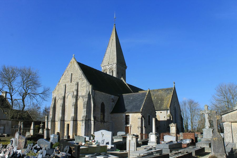 Außenansicht der Église Saint-Loup in Saint-Loup-Hors im Département Calvados