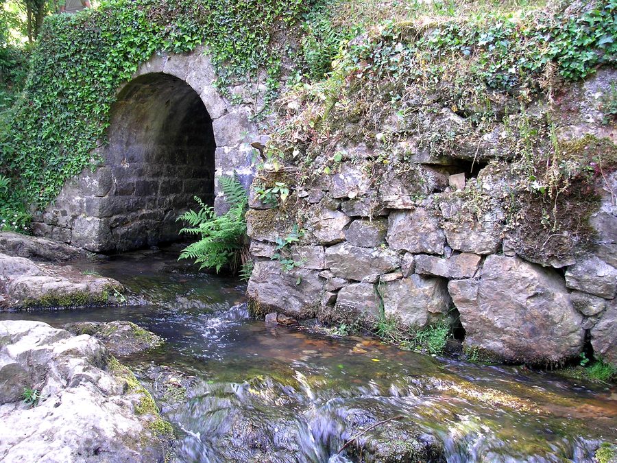Pont du Diable über dem Cançon zwischen Romagny und Le Neufbourg