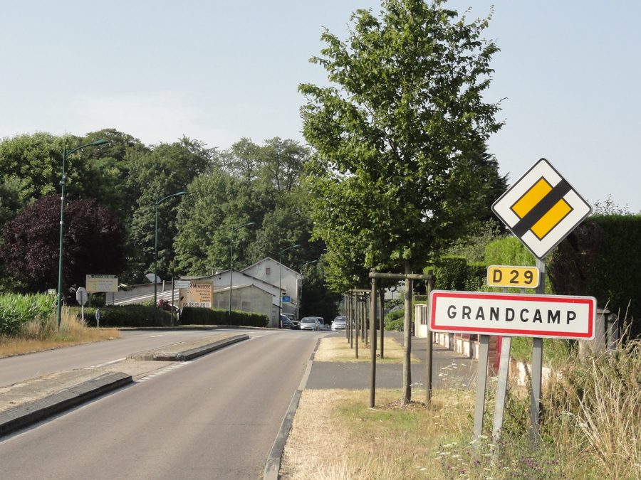 Ortseingang von Grand-Camp im Département Seine-Maritime