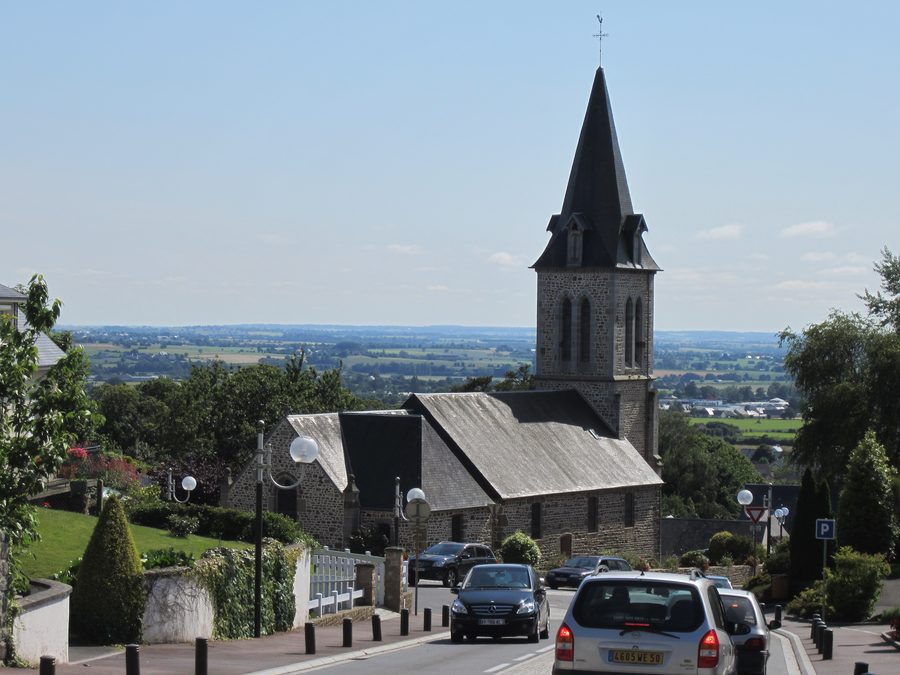 Kirche von Saint-Martin-des-Champs im Département Manche